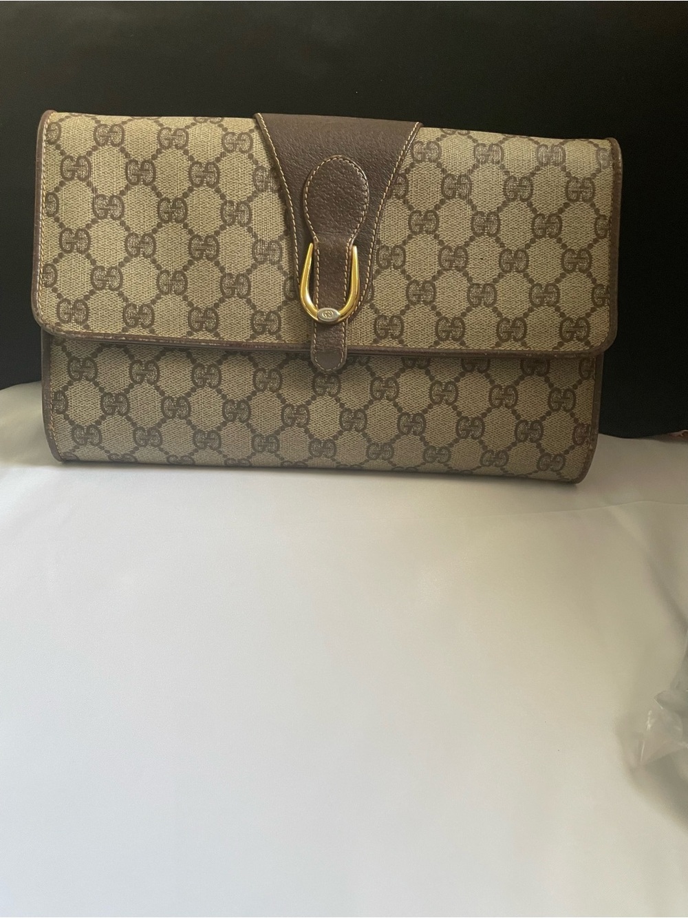 #68. Authentic Gucci GG Supreme Canvas Foldover Clutch Bag with Gold-Tone Buckle - Picture 8 of 16